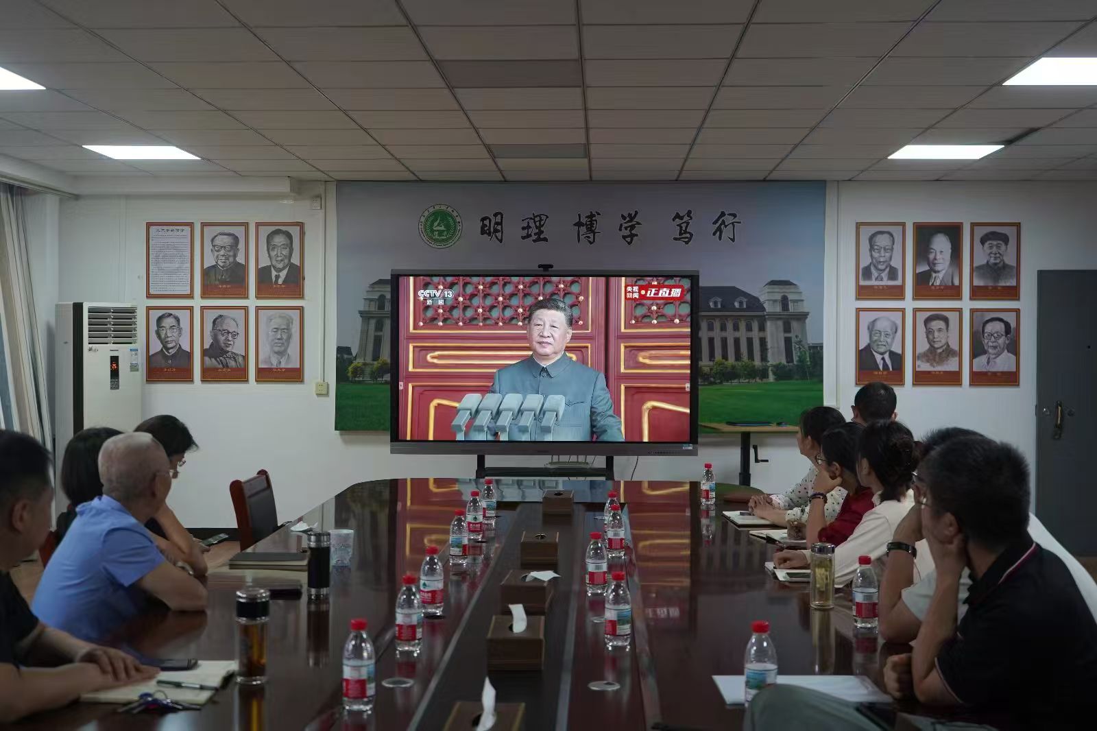 学院组织师生观看纪念中国人民抗日战争暨世